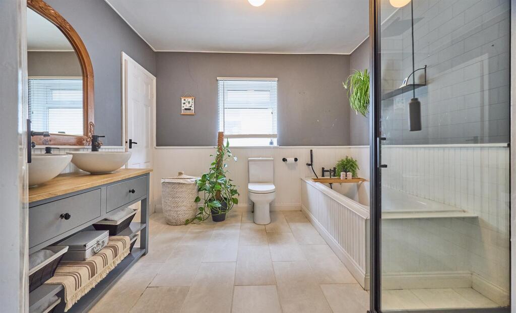 Newstead Avenue 3.jpg