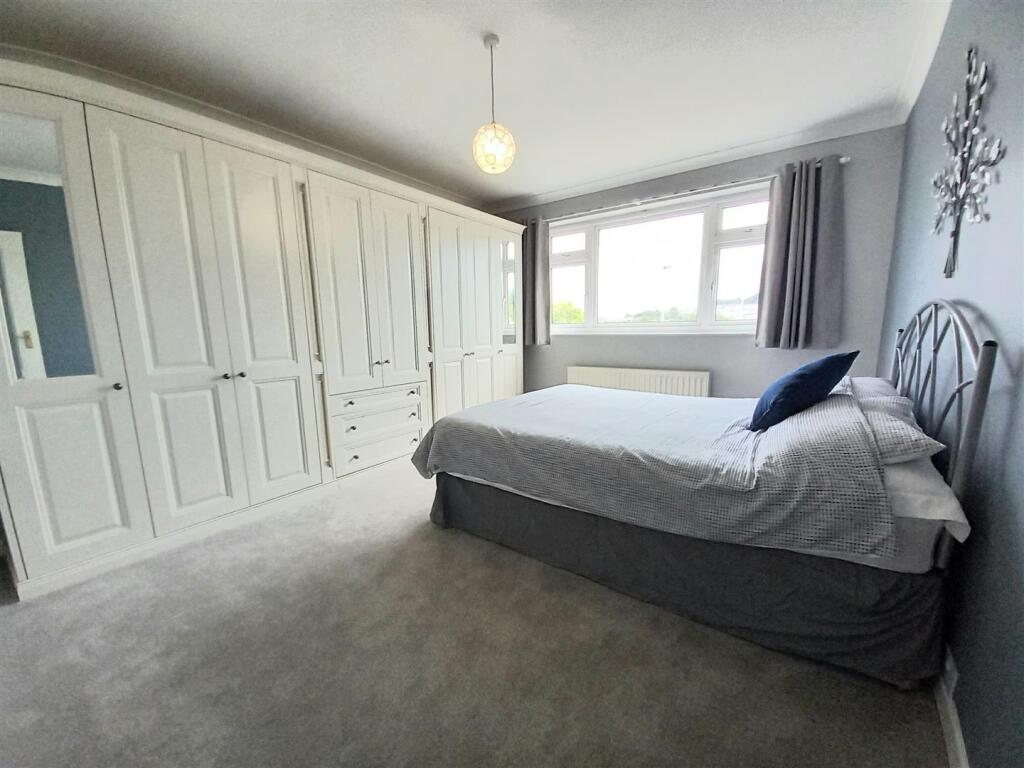 6 Southwood Bed 1.jpg