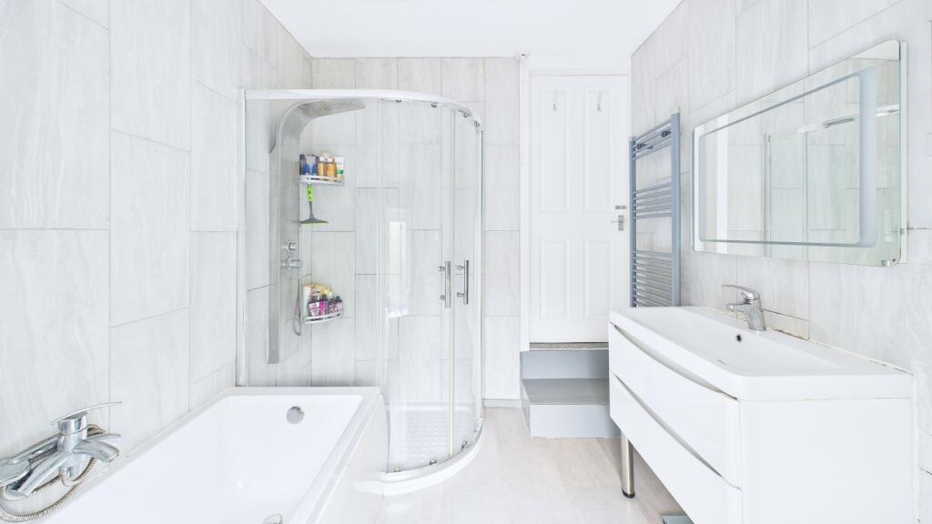 CAM03669G0-PR0037-STILL022