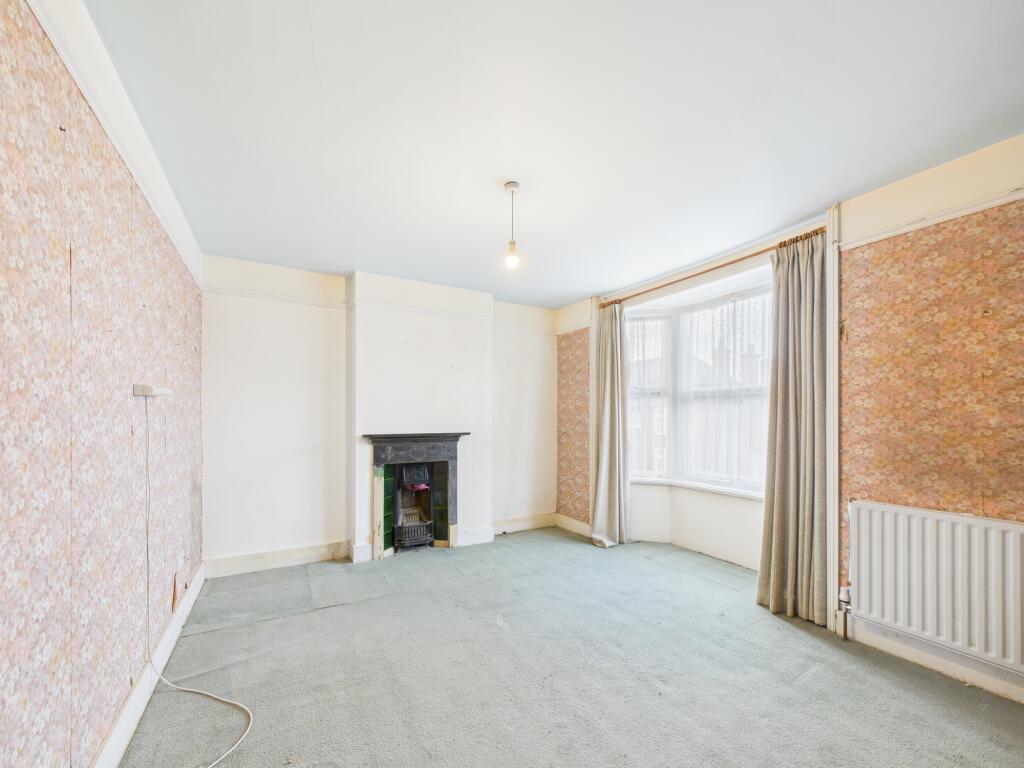 CAM04018G0-PR0395-STILL012