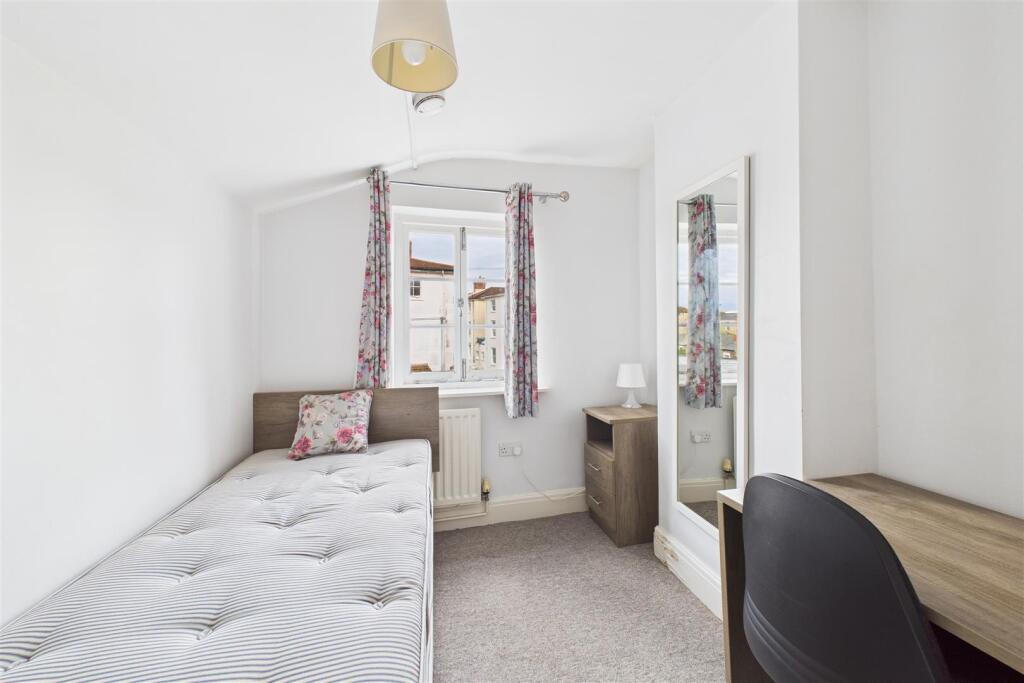 12 Osborne Villas, Kingsdown, Bristol BS2 8BP | Fr