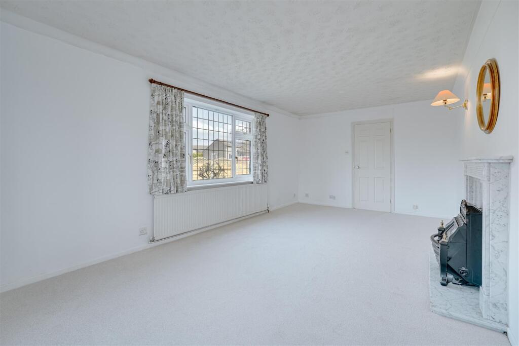 15 Elliott Cl, Newmarket--12.jpg