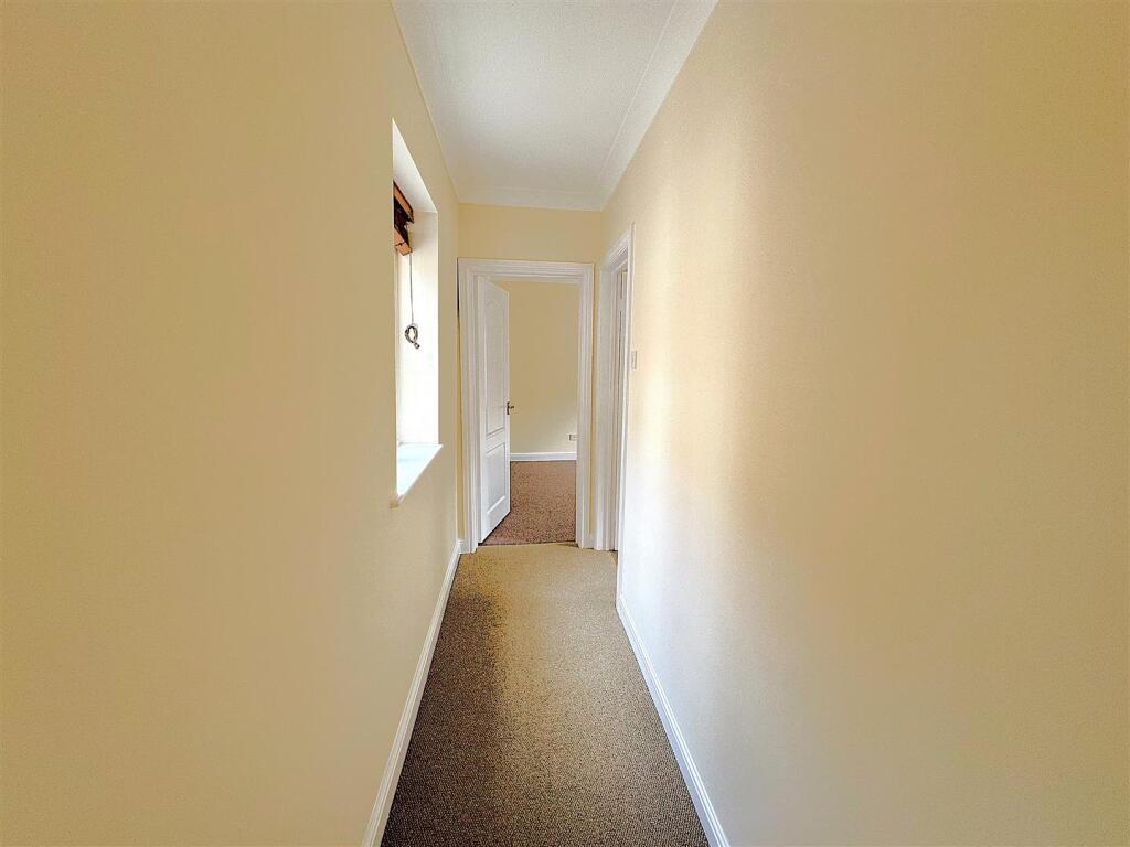 IMG_0759 Hallway 2.jpg