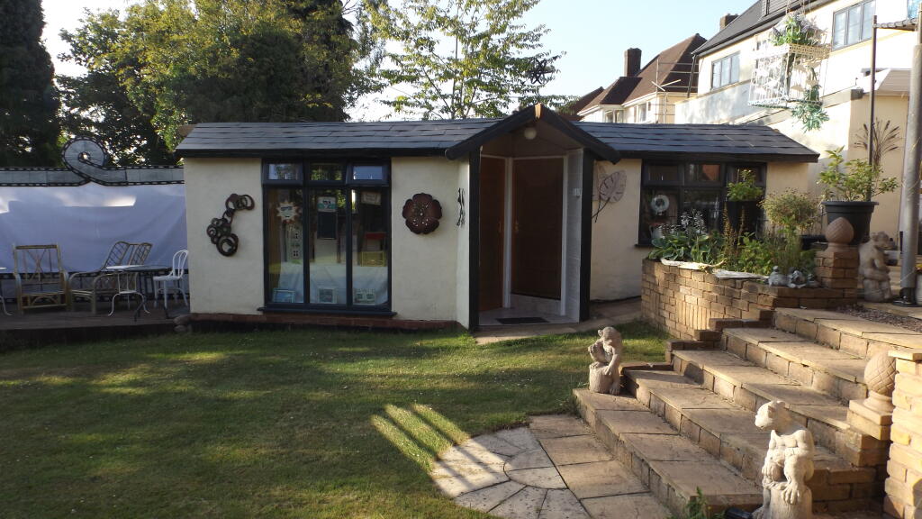 28 - Garden Office &amp; Art Studio.JPG