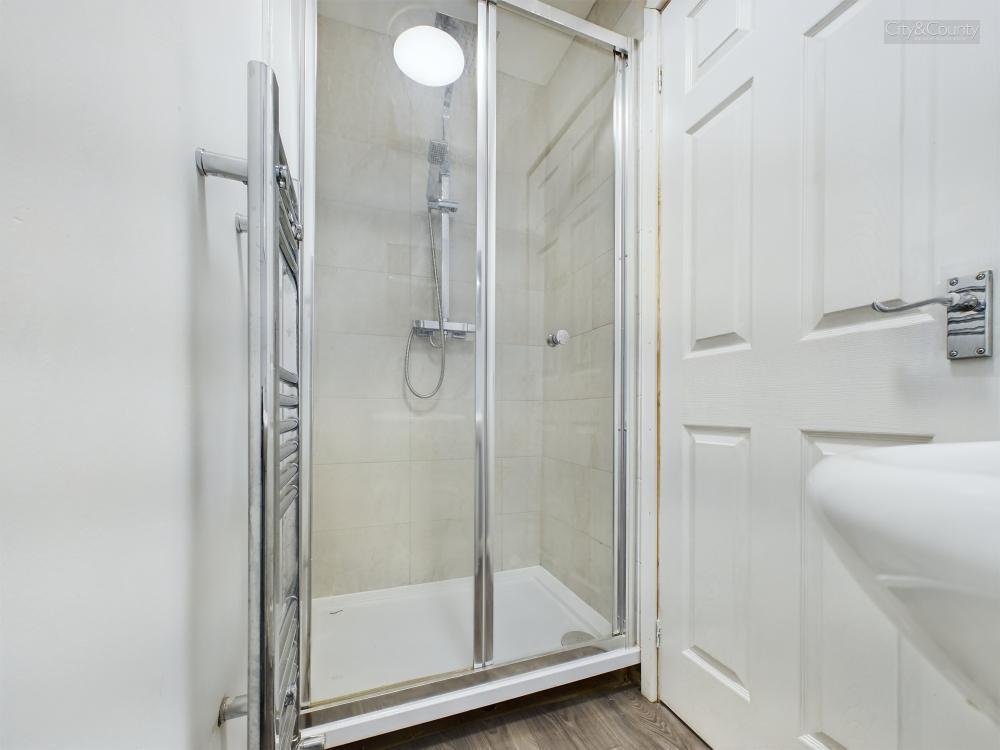 En-Suite To Master Bedroom
