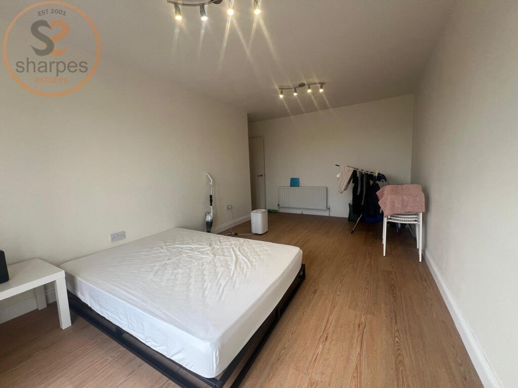 WhatsApp Image 2025-10-02 at 16.18.14 (1).jpeg