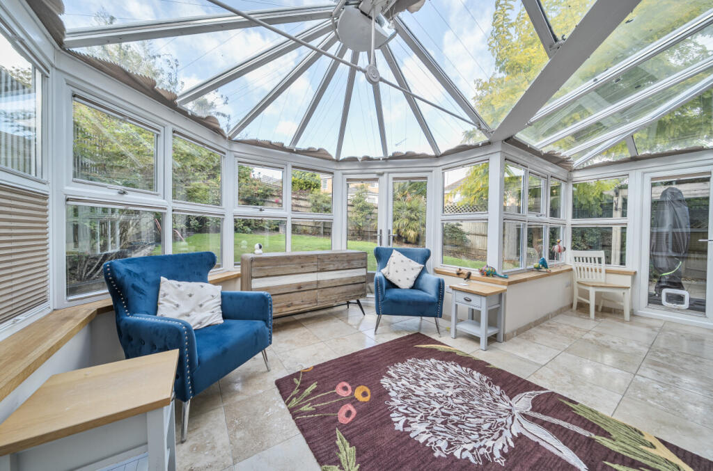 1355513-5-68c7e2f...