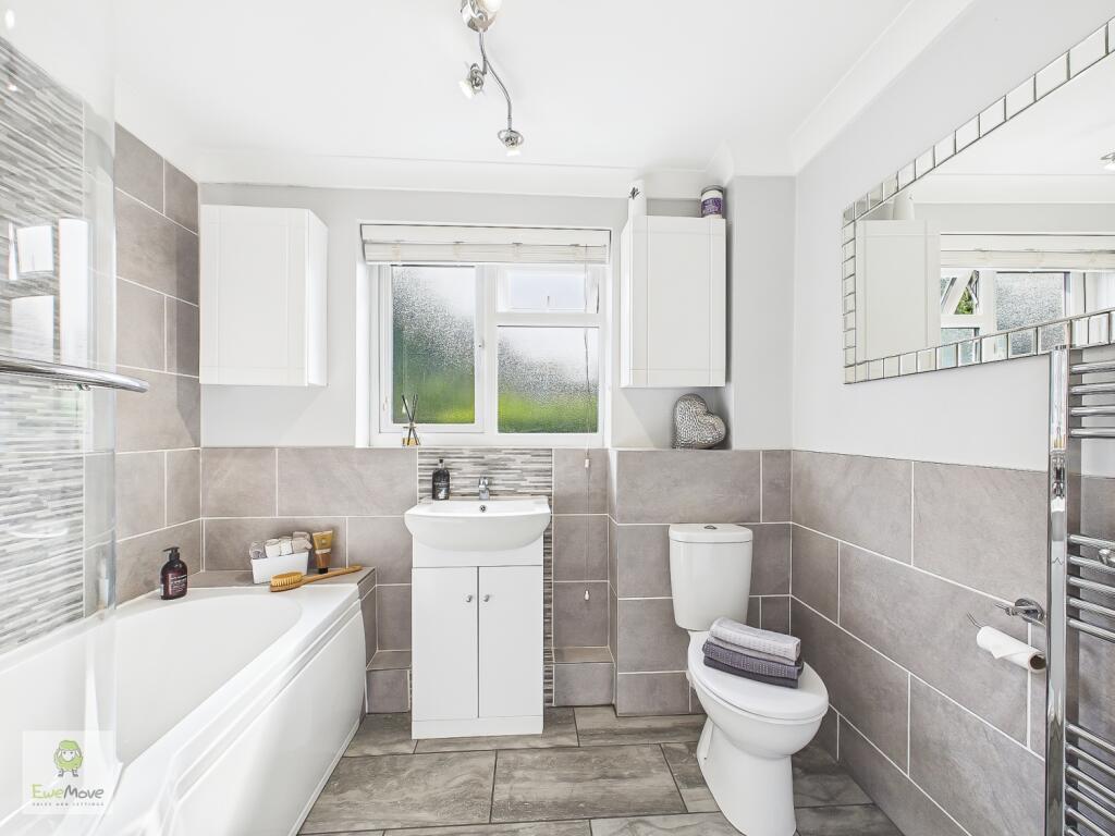 CAM02308G0-PR0189-STILL033-2