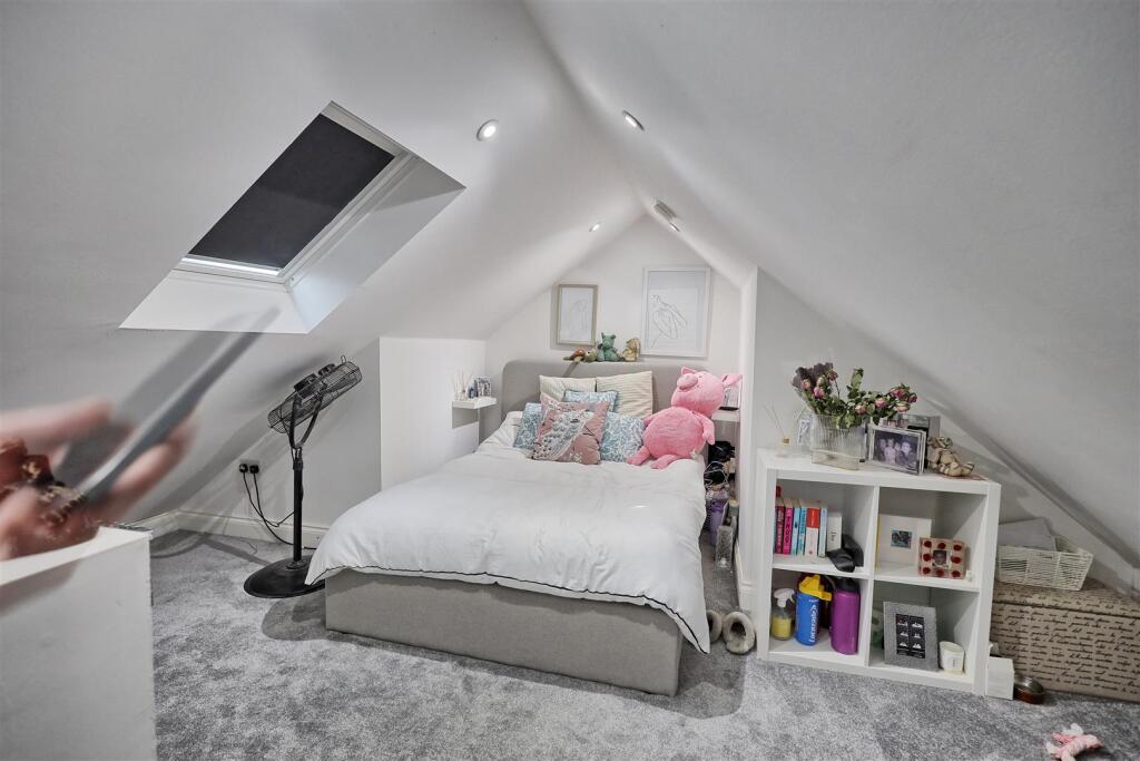 LOFT ROOM