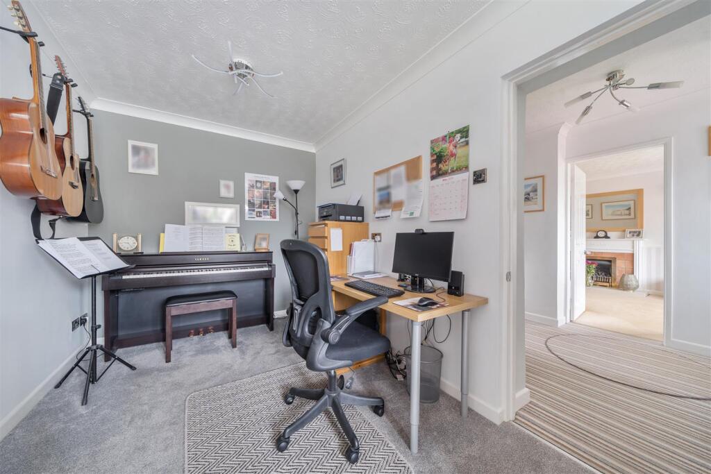 Badgers OfficeBed5.jpg