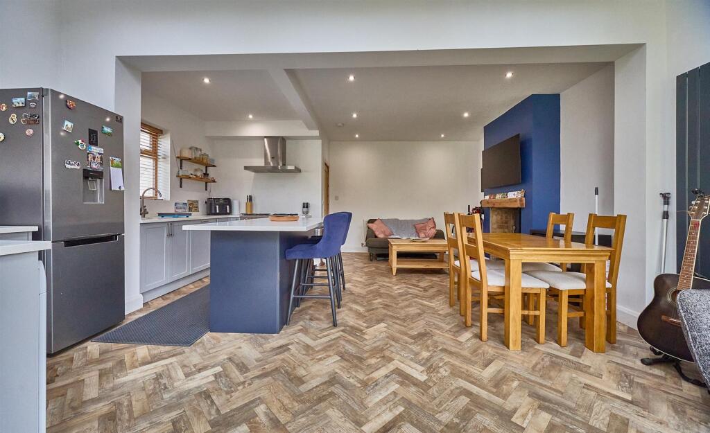 Rear Open Plan Kitchen/Dining