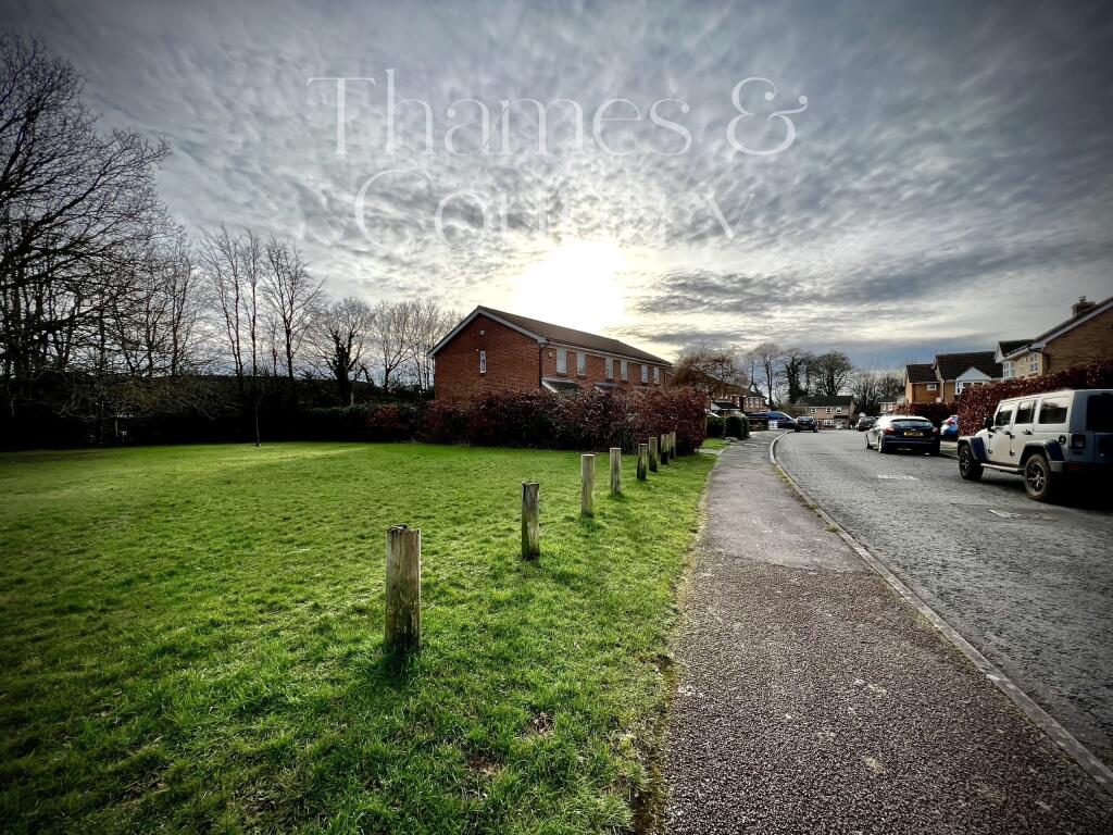 Common hand, Street, View