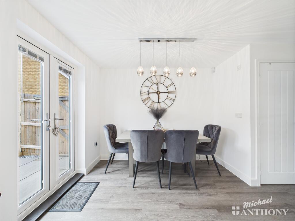 CAM02773G0-PR0305-STILL026