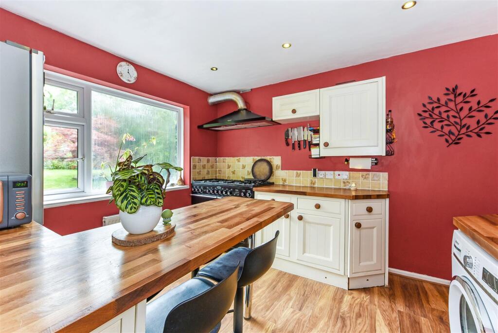 Kitchen / Breakfast Room