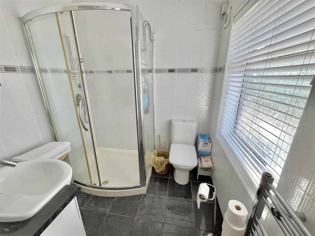 Bed 1 - En Suite Shower Room