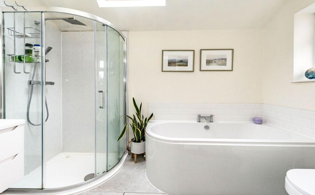 GROUND FLOOR BEDROOM AND BATHROOM