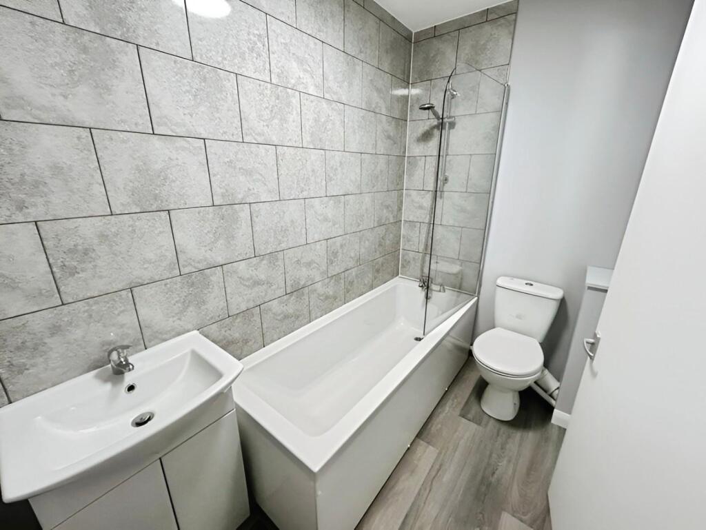 a1e0a7e7-Bathroom.jpg