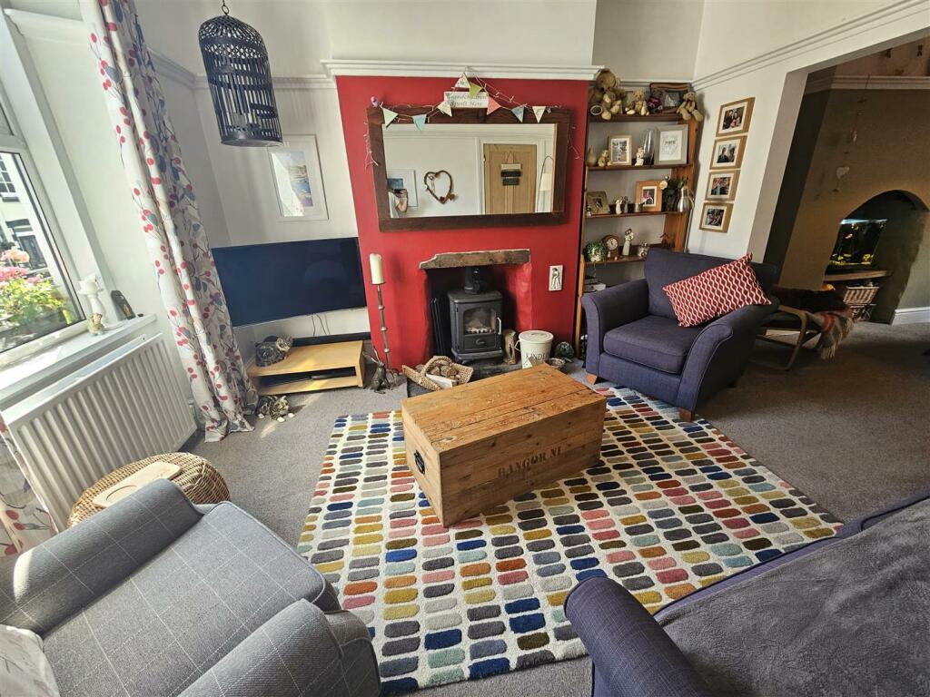 Lounge 1.jpg