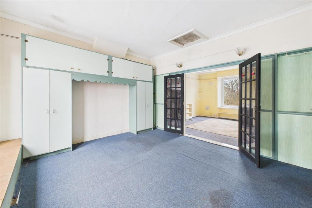 366 Two Mile Hill Road, St George, Bristol BS15 1A