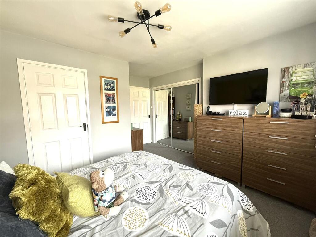 1 THORN CLOSE BED 2.jpeg