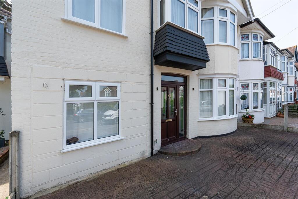 86 Coningsby Gardens_0052.jpg