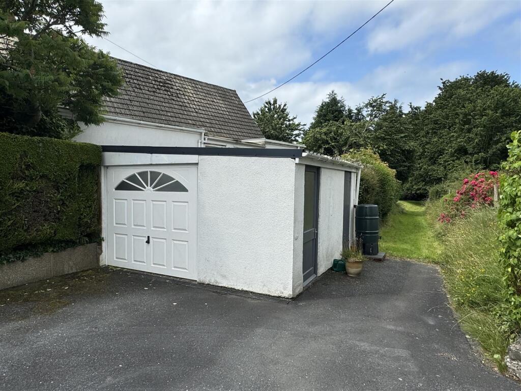 GARAGE/STORE