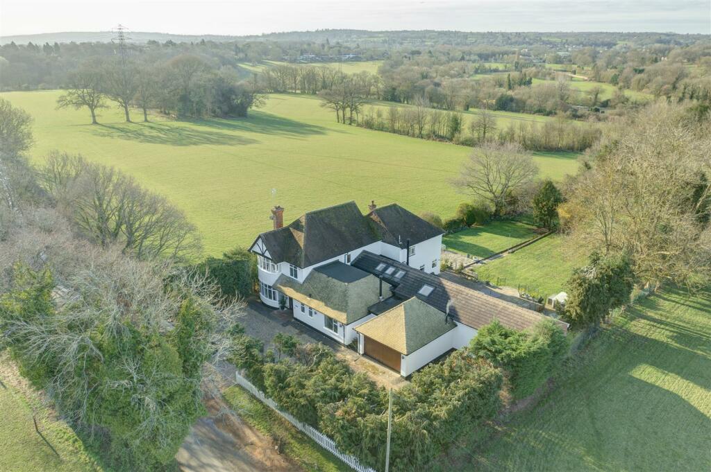 Hendre Hi Res 06.jpg