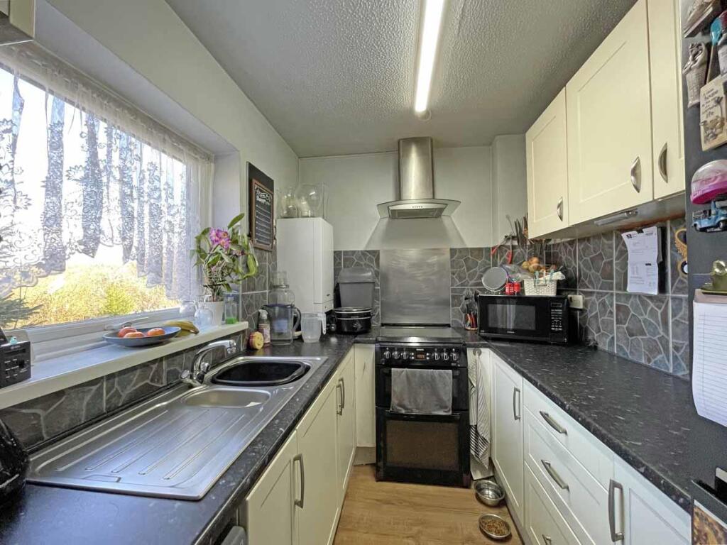 Clittaford View 5 Kitchen.jpg