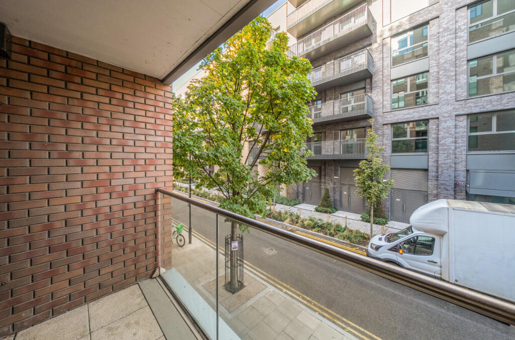 1373521-4-6900a24...