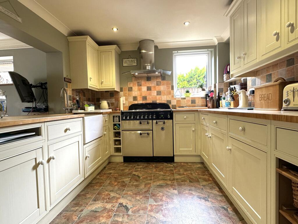 kitchen 1.JPG