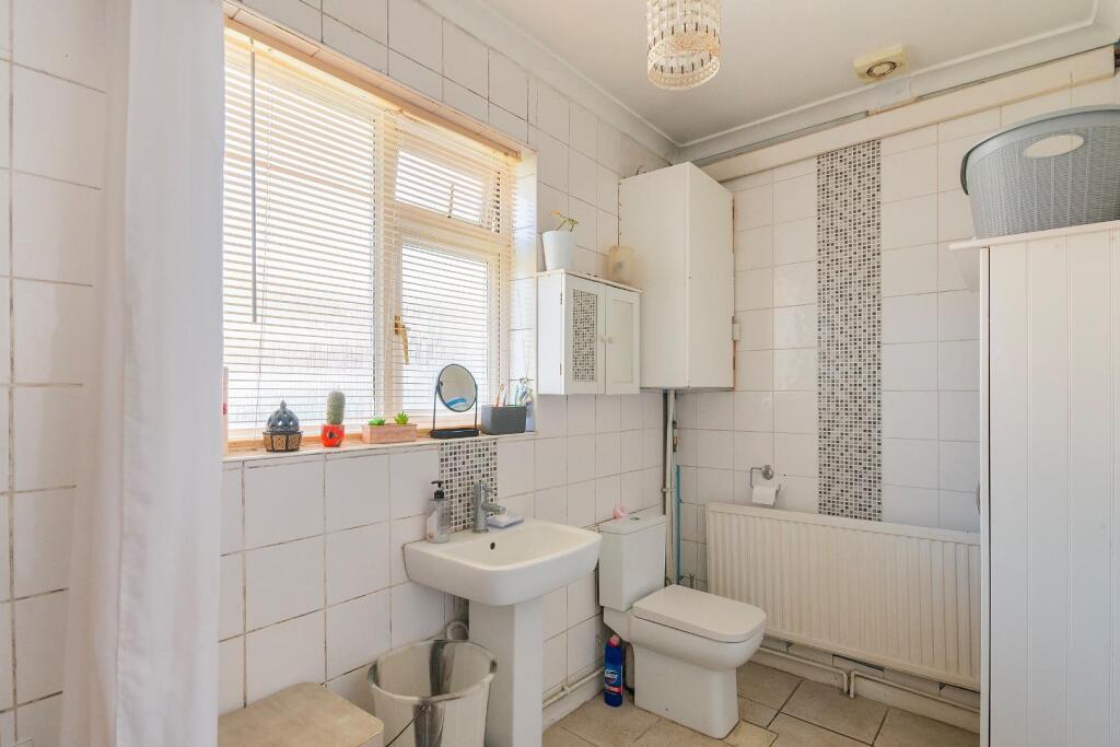 7S1R6EE - Bathroom D.jpg