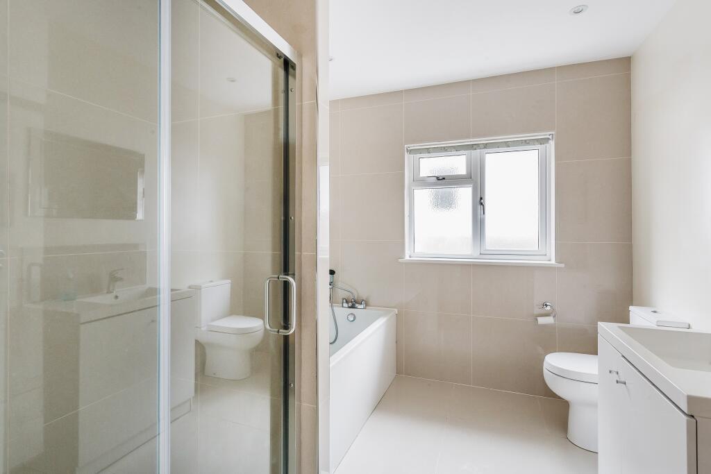 Family bathroom.jpg