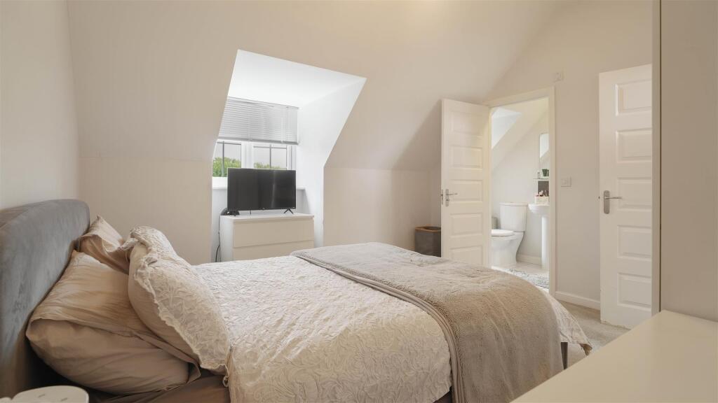 bed 1 (2).jpg