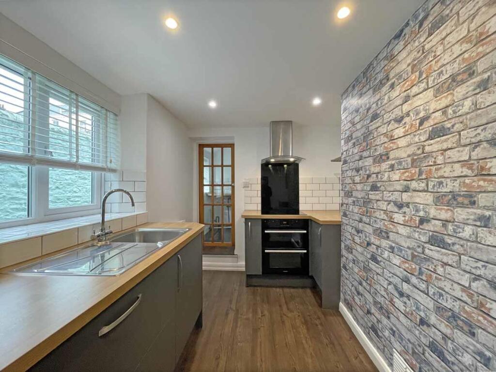 Hotham Place 15 Kitchen 2.jpg