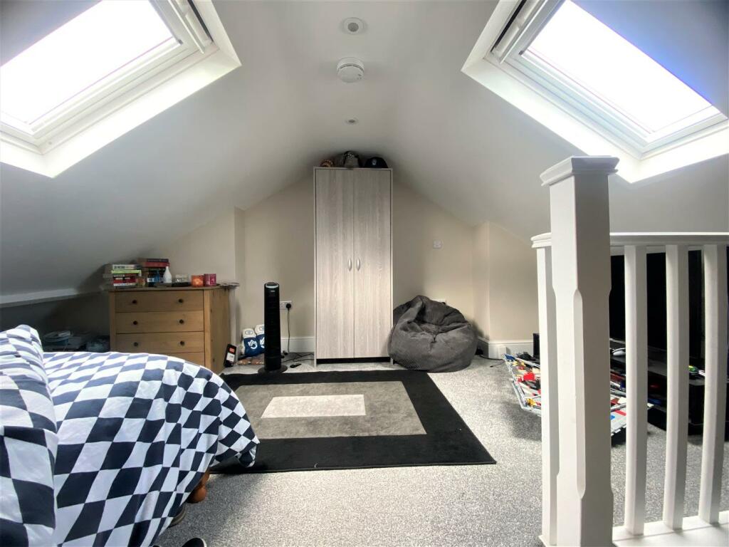 Room 3 I.jpg