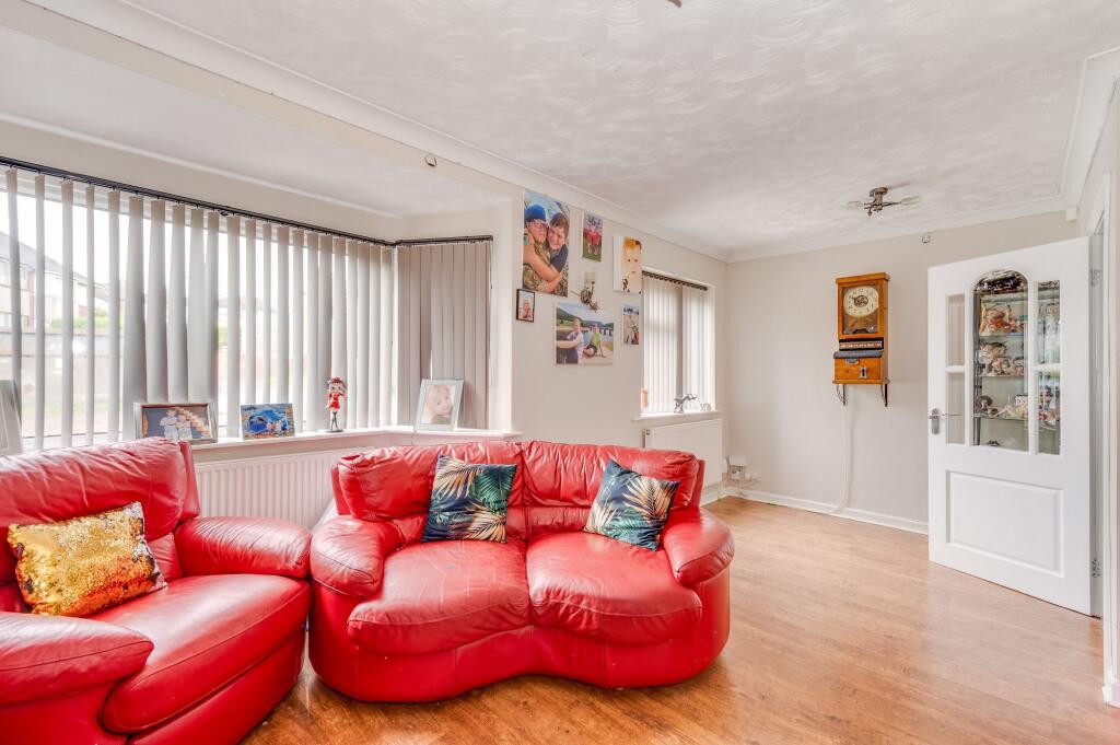 OPEN PLAN KITCHEN/DINER AND LIVING ROOM