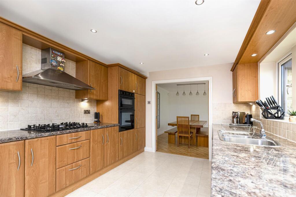 Bramleys Estate Agents - Crow Lees Gardens (20).jp