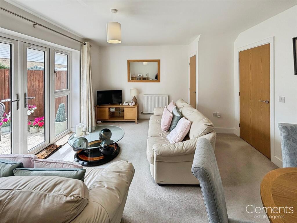 Living Room 2.jpg