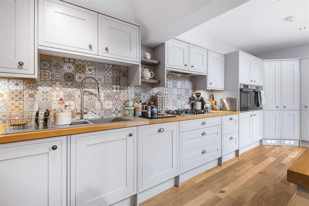 LUXURY FITTED KITCHEN/DINER (pic 3)