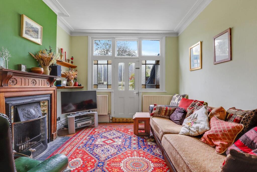 06-c276JHPropWorld - 11 Homecroft Road - 16-medium
