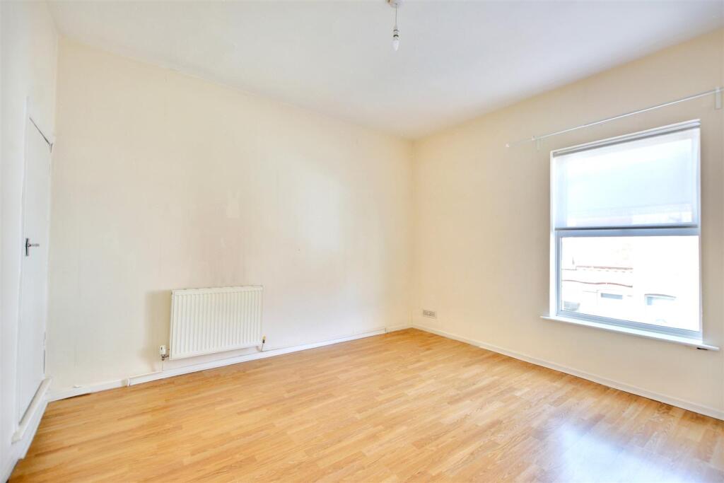 Bedroom 1_1.jpeg