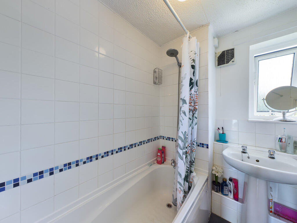 CAM00195P1-PR0136...