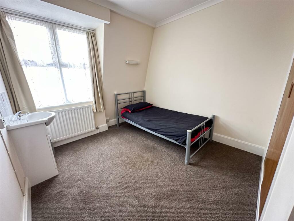 BEDROOM 16