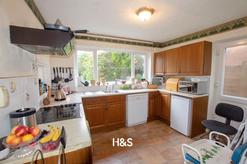 14 Woodrow Crescent - kitchen.jpg
