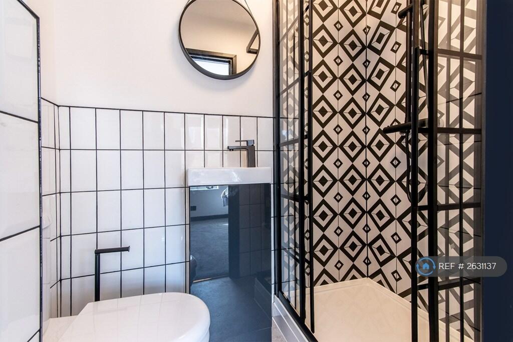 Room 3 En-Suite
