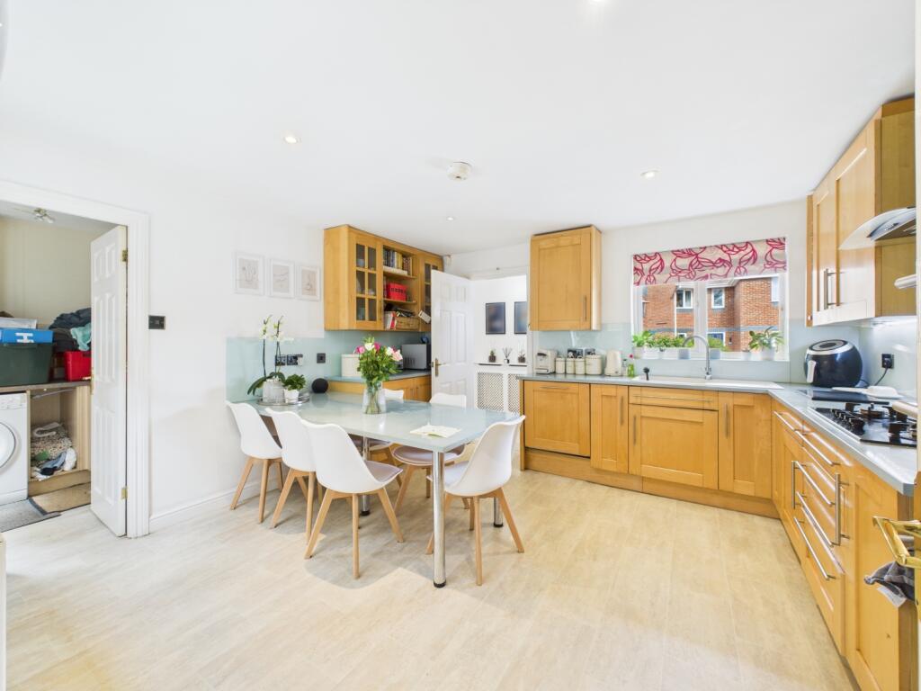 CAM02023G0-PR0126-STILL018