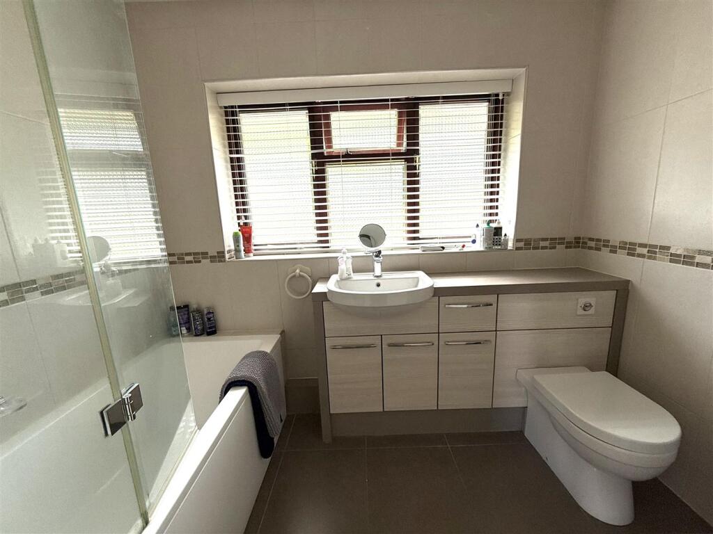 6 the pingle bathr.jpeg