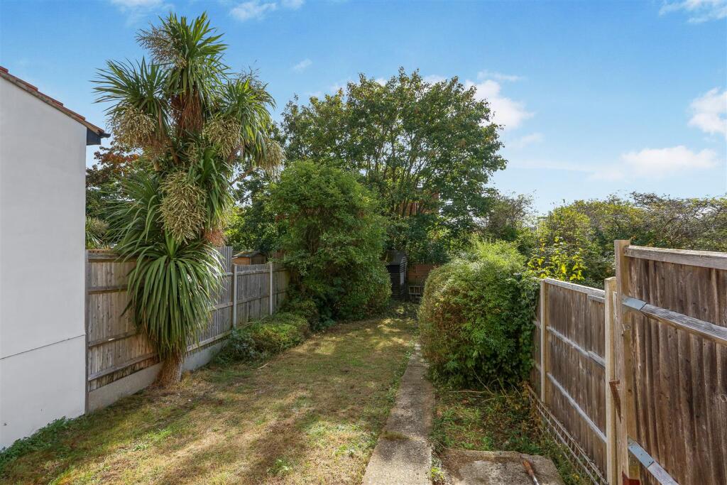 1545389575 - 11 Vermont Road, SM1 - 6.jpg