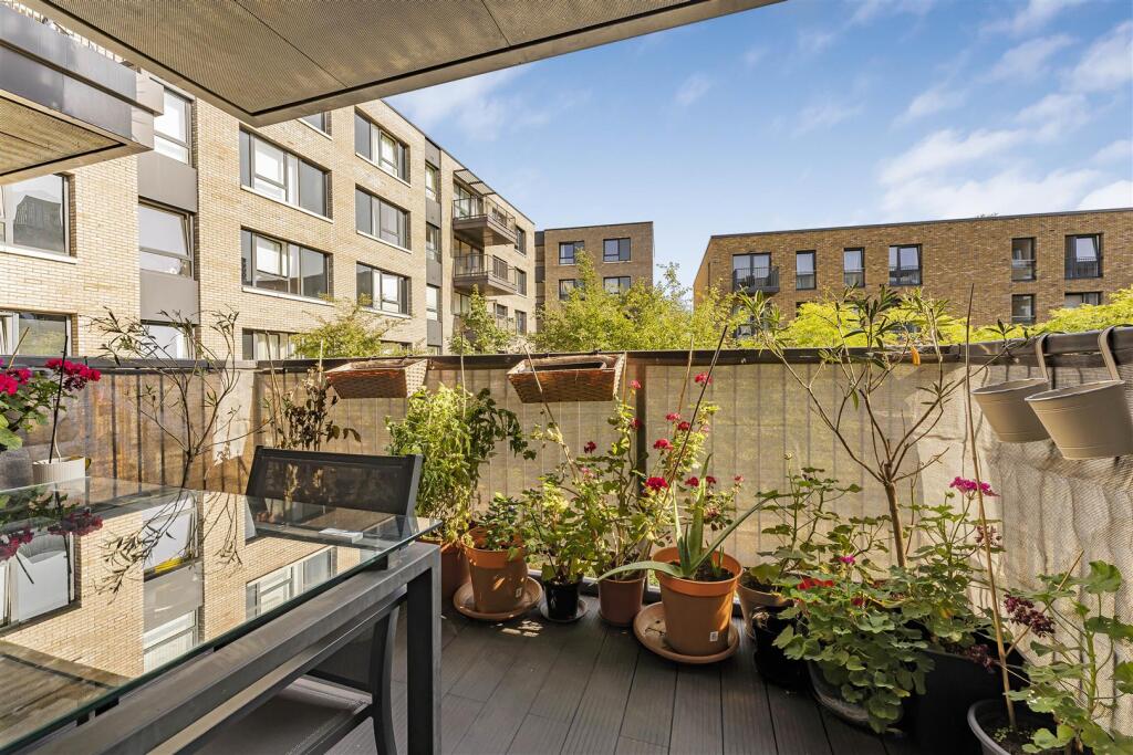 Harbourside Court