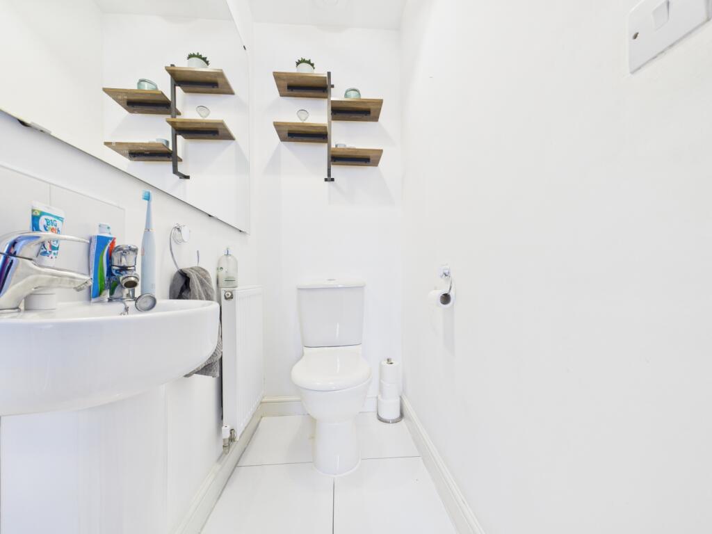 CAM03729G0-PR0193-STILL018